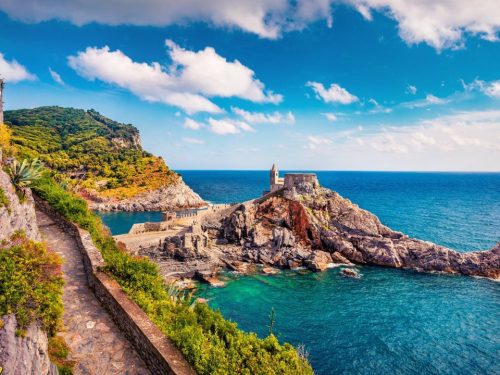 Hotelaanbieders.nl Kleurrijke fly & drive langs de Bloemenrivièra en Cinque Terre Italië, incl. vlucht, ontbijt en huurauto