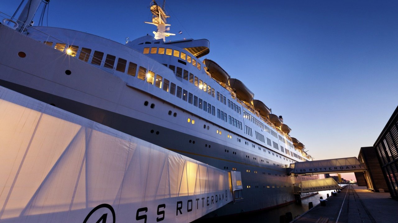 Hotelaanbieders.nl MEGADEAL! ⚡ UNIEK verblijf op een historisch schip in de haven van Rotterdam + terras met uitzicht op de skyline incl. ontbijt 1 Hotelaanbieders.nl MEGADEAL! ⚡ UNIEK verblijf op een historisch schip in de haven van Rotterdam + terras met uitzicht op de skyline incl. ontbijt