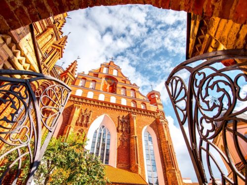 Hotelaanbieders.nl Vilnius op zijn best! Een CITYTRIP vol cultuur, hippe hotspots en verborgen hofjes incl. vlucht, transfer, ontbijt + wandeltour