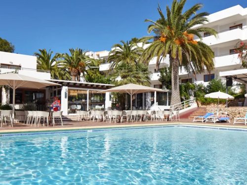 Hotelaanbieders.nl Verblijf op het prachtige Ibiza o.b.v. halfpension incl. vlucht en transfer