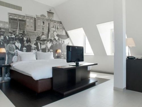 Hotelaanbieders.nl SUITE DEAL! ⚡️ Heerlijk ontspannen in Zaandam incl. verblijf in suite met privé sauna, XL King size bed én bubbelbad!