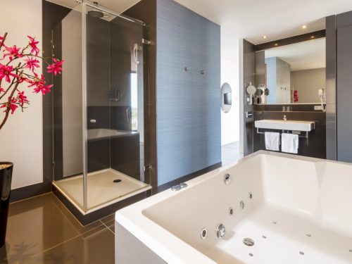 Hotelaanbieders.nl SUITEDEAL: Luxe Suite + XXL Bubbelbad voor 2 personen! met stadszicht in 4*-hotel centrum Amersfoort incl. ontbijt