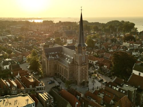 Hotelaanbieders.nl Geniet van een UNIEK verblijf in een voormalige kerk in hartje Hoorn incl. ontbijt en NS treinretour