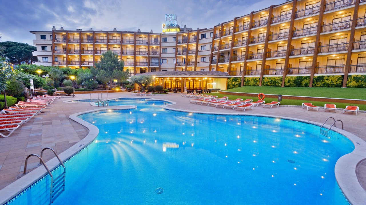 Hotelaanbieders.nl Verblijf aan de Costa Brava in Tossa de Mar met zwembad en fijne ligging vlakbij strand en centrum! Incl. vlucht & transfer 1 Hotelaanbieders.nl Verblijf aan de Costa Brava in Tossa de Mar met zwembad en fijne ligging vlakbij strand en centrum! Incl. vlucht & transfer