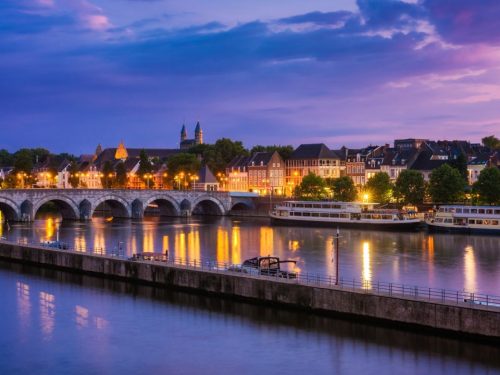 Bekijk al onze reizen 28 Hotelaanbieders.nl Laat je verrassen: 4*-Surprise hotel in Maastricht incl. ontbijt!