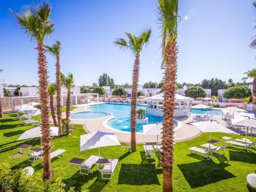 Hotelaanbieders.nl LUXE 4*-hotel met zwembad aan de kust van Puglia incl. vlucht, huurauto en ontbijt