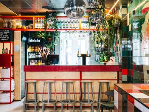 Hotelaanbieders.nl FLASHDEAL! ⚡ Verblijf in trendy hostel met SPA & BAR in hartje Maastricht, de hippe wijk Wyck incl. ontbijt & NS treinretour!