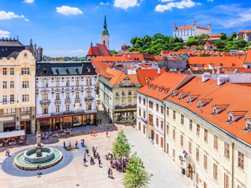 Hotelaanbieders.nl Puur genieten in magisch Bratislava! Verblijf in een historisch WIJNHOTEL op loopafstand van het CENTRUM incl. vlucht en ontbijt