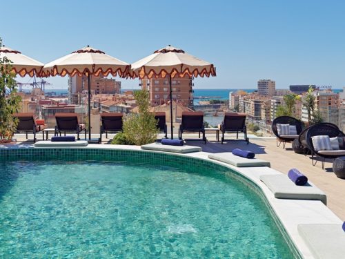 Hotelaanbieders.nl EXTRA VOORDELIG! ⚡️ Stedentrip Málaga incl. luxe 4*-hotel met rooftopbar en zwembad