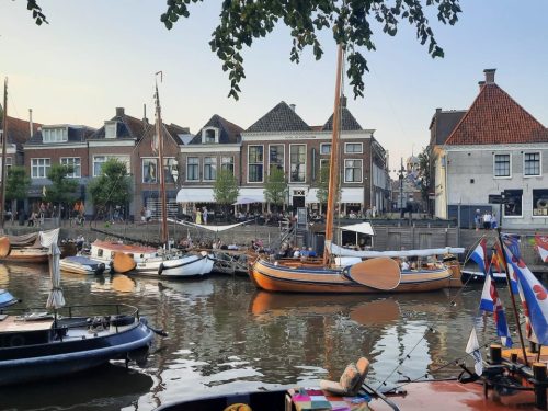 Hotelaanbieders.nl SUPER DEAL!   Verblijf in een familiehotel aan de gracht in hartje Dokkum incl. ontbijt!