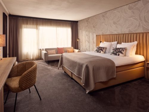 Hotelaanbieders.nl Verblijf in Comfort of Superior Kamer met ligbad in luxe 4*-Van der Valkhotel nabij Groningen