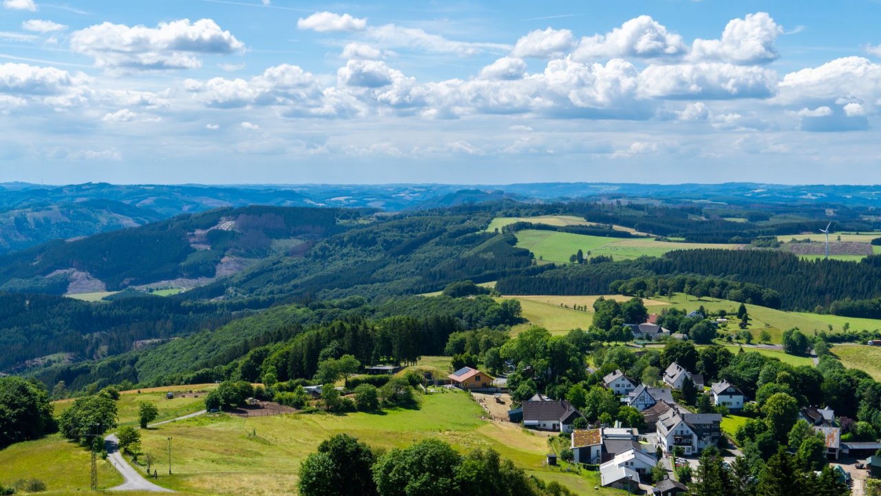Hotelaanbieders.nl Verblijf in een appartement in Willingen, Sauerland met prachtig uitzicht op de bergen! 1 Hotelaanbieders.nl Verblijf in een appartement in Willingen, Sauerland met prachtig uitzicht op de bergen!