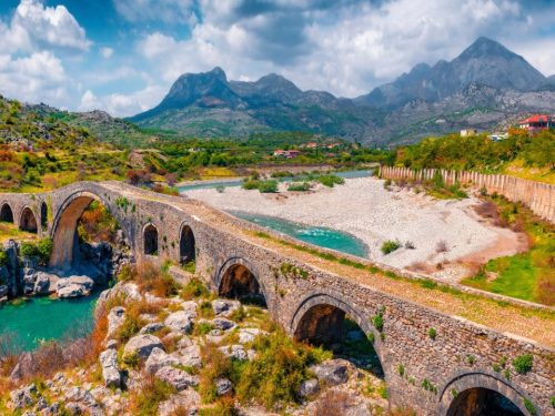 Hotelaanbieders.nl Ontdek Albanië tijdens een 8-daagse fly & drive incl. vlucht, ontbijt en huurauto