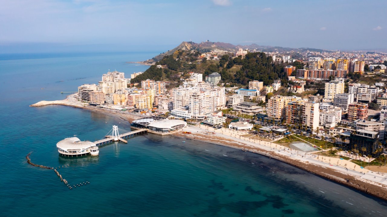 Hotelaanbieders.nl Beleef de de Adriatische kust nabij Durrës en ontdek de verborgen parels van Albanië met je eigen huurauto incl. vlucht & ontbijt 1 Hotelaanbieders.nl Beleef de de Adriatische kust nabij Durrës en ontdek de verborgen parels van Albanië met je eigen huurauto incl. vlucht & ontbijt