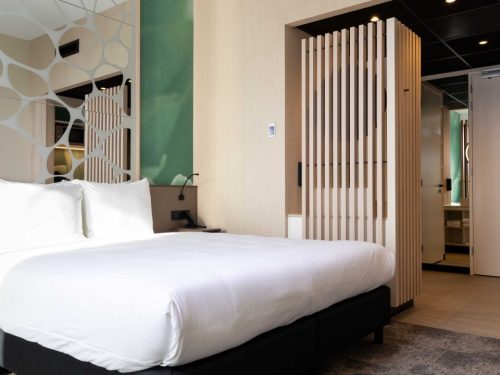 Hotelaanbieders.nl Ontdek het gezellige Goes vanuit een GLOEDNIEUW en ultraluxe 4*-hotel aan het water + GRATIS parkeren!