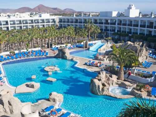 Hotelaanbieders.nl Ultieme family-fun op Lanzarote: Geniet van de eeuwige zon in Costa Teguise incl. vlucht en ontbijt of o.b.v. halfpension of all-inclusive