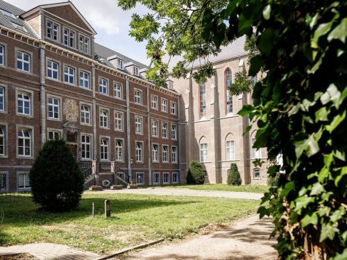 Hotelaanbieders.nl Verborgen Limburg parel! ✨ Geniet in een voormalig klooster in de natuur Sittard incl. ontbijt + gratis parkeren!