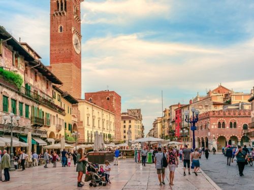 Hotelaanbieders.nl STUNT! ⚡️ Fly & train door Italië langs o.a. Venetië, Verona & Bologna incl. vlucht, ontbijt en treintickets