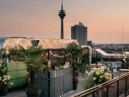 Hotelaanbieders.nl UNIEK! Overnacht in het hoogste gebouw van Düsseldorf met rooftopbar!