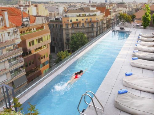 Hotelaanbieders.nl Hola Barcelona! ☀ Geniet in een LUXE 5*-hotel met ROOFTOP POOL en SKY BAR in Barcelona incl. vlucht en ontbijt!