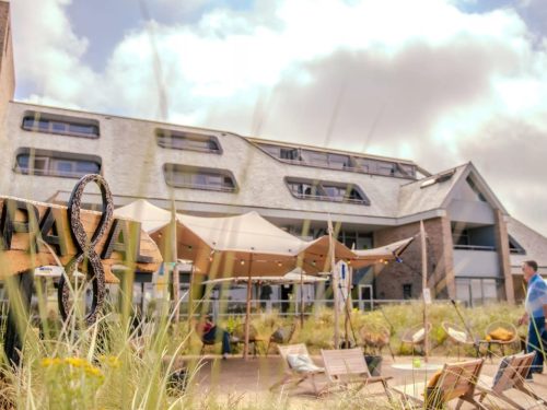 Hotelaanbieders.nl Geniet 3, 4, 5 of 6 dagen in een luxe 4*-hotel direct aan het strand van Terschelling in een DELUXE kamer incl. ontbijt, welkomstdrankje & GRATIS parkeren!