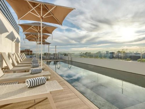 Hotelaanbieders.nl Stedentrip naar zonnig en authentiek Málaga incl. 4*-hotel mét ROOFTOP zwembad, vlucht, transfer en ontbijt