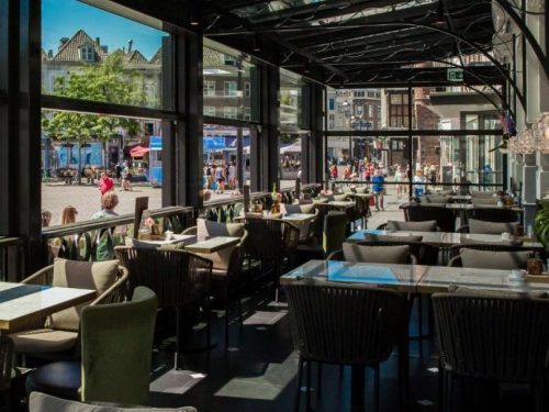 Hotelaanbieders.nl STUNT! ⚡️ Verblijf in een luxe 4*-hotel direct aan de markt in hartje Den Bosch incl. ontbijt en borrelplank
