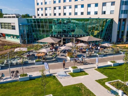 Hotelaanbieders.nl Geniet van een mix van cultuur & historie in Groningen incl. hotel met heerlijk terras aan het water, uitgebreid ontbijt, GRATIS shuttleservice naar de stad en GRATIS toegang tot zwembad + parkeren!