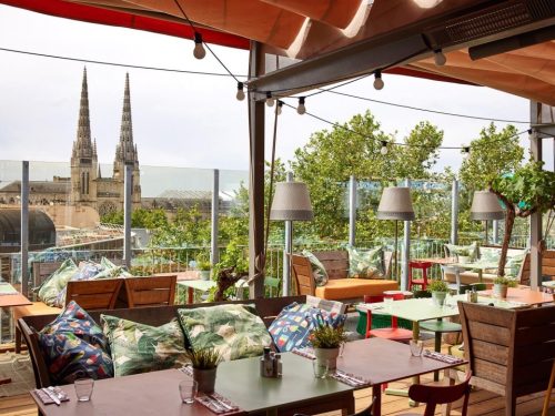 Hotelaanbieders.nl Luxe Stedentrip naar Bordeaux! Vlucht & verblijf in stijlvol & LUXE boetiekhotel met adembenemende rooftopbar + uitzicht over de stad!