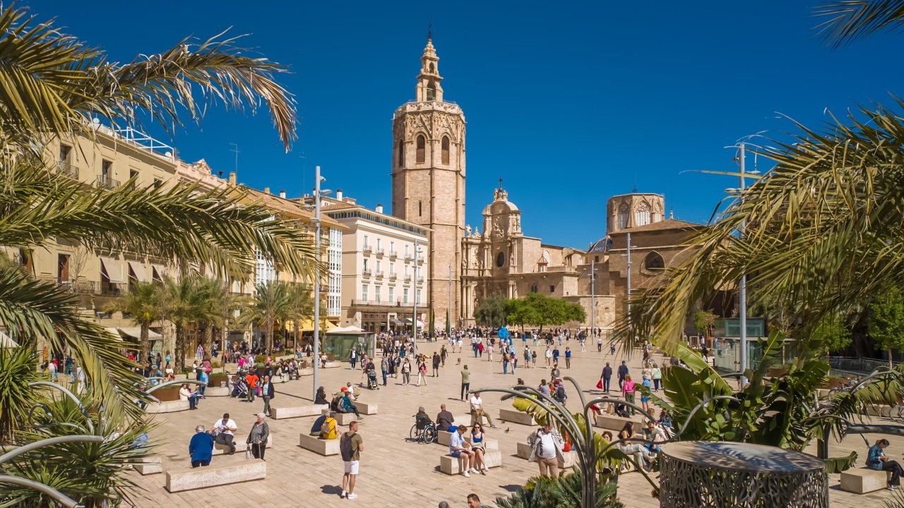 Hotelaanbieders.nl Geniet van cultuur, zon & strand in Valencia incl. vlucht & verblijf in 4*-hotel met heerlijk zwembad! 1 Hotelaanbieders.nl Geniet van cultuur, zon & strand in Valencia incl. vlucht & verblijf in 4*-hotel met heerlijk zwembad!