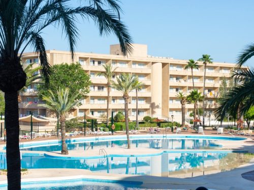 Hotelaanbieders.nl TIJDELIJK IN PRIJS VERLAAGD! ⚡ Geniet van een ALL-INCLUSIVE op Mallorca voor het hele gezin incl. vlucht, transfer + hotel op loopafstand van het strand!