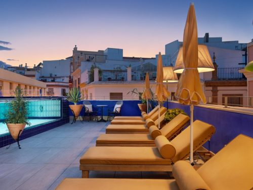 Hotelaanbieders.nl Vlieg naar Sevilla en geniet van een stijlvol boutique hotel met rooftop zwembad, ontbijt en vlucht inbegrepen!