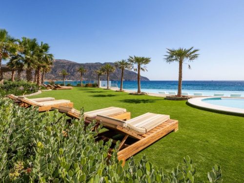 Hotelaanbieders.nl Ontdek de magie van het Griekse eiland Karpathos in een LUXE 5*-hotel incl. vlucht, huurauto & o.b.v. halfpension