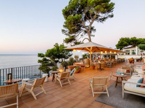 Hotelaanbieders.nl Geniet in een 4*-hotel met zwembad, op loopafstand van het strand in Girona incl. ontbijt