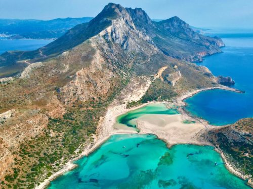 Hotelaanbieders.nl ALLES-IN-1DEAL! ✨ 8-daagse groepsrondreis door 4 authentieke regio's van Noord-Griekenland! Incl. hotels of guesthouses, vlucht, tourbus, ontbijt, diners en de leukste excursies zoals betoverende boottocht en bezoek aan spectaculaire watervallen!