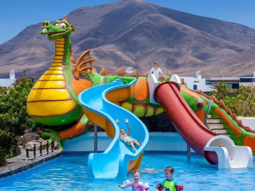 Hotelaanbieders.nl LUXE 5*-hotel op Lanzarote met grote zwembaden en familievriendelijke sfeer! Incl. vlucht, transfer o.b.v. halfpension + HOGE kinderkorting!