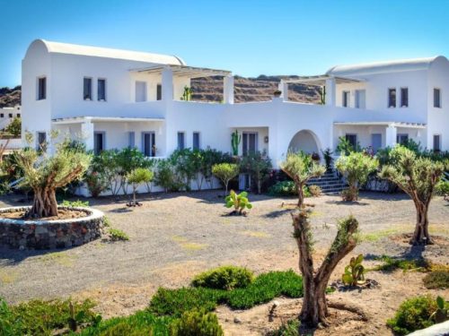 Hotelaanbieders.nl Ontspan op het Griekse Santorini weg van de drukte dichtbij het strand! Incl. vlucht & huurauto