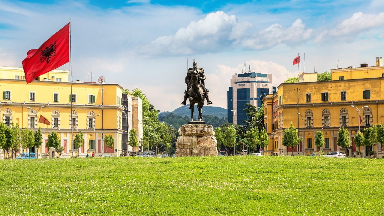 Hotelaanbieders.nl ZOMERSTUNT! ☀️ Beleef avonturen in een 4*-hotel in het hart van Albanië incl. vlucht, transfers en ontbijt! 1 Hotelaanbieders.nl ZOMERSTUNT! ☀️ Beleef avonturen in een 4*-hotel in het hart van Albanië incl. vlucht, transfers en ontbijt!