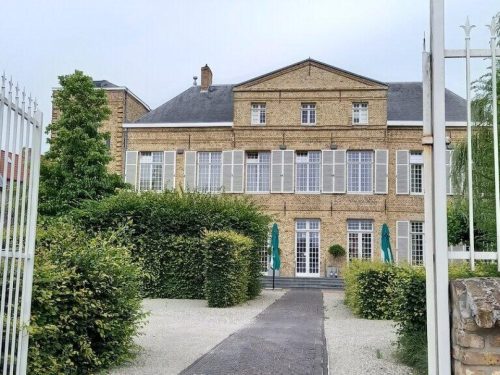 Hotelaanbieders.nl STIJLVOL 18e-eeuws herenhuis in Veurne, West-Vlaanderen nabij de kust incl. ontbijt en diner!