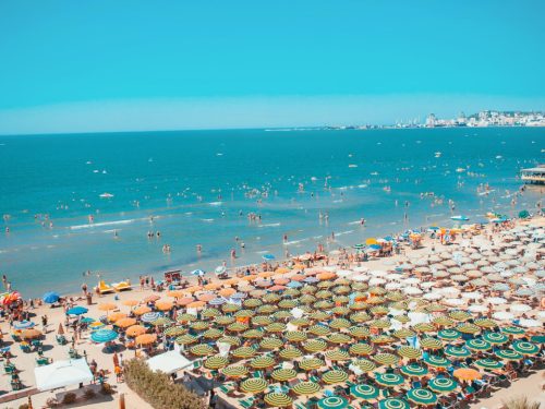 Hotelaanbieders.nl Voordelige vakantie op 200 meter van de Albanese kust in Dürres incl. vlucht & ontbijt!