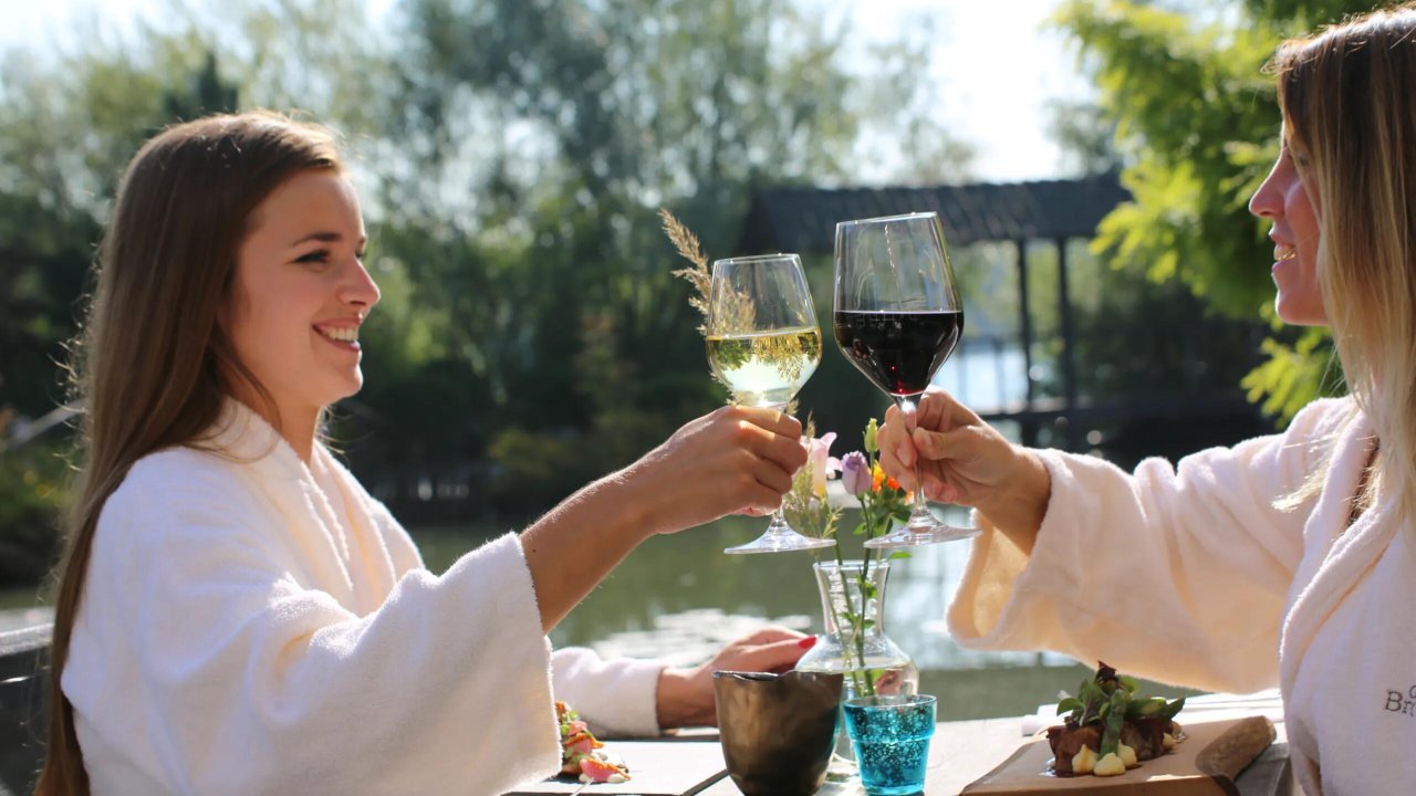 Hotelaanbieders.nl Achterhoekse verwennerij: 3 dagen Ruurloo incl. ontbijt, 3-gangendiner & entree WELLNESS Bronsbergen! 1 Hotelaanbieders.nl Achterhoekse verwennerij: 3 dagen Ruurloo incl. ontbijt, 3-gangendiner & entree WELLNESS Bronsbergen!