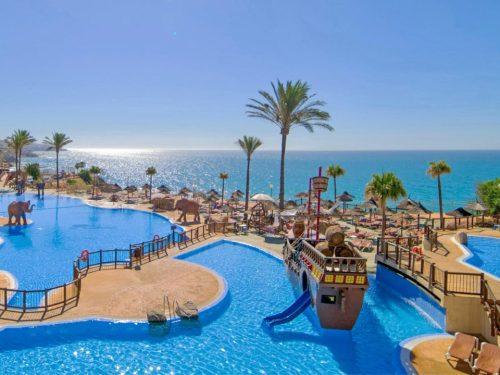 Hotelaanbieders.nl Geniet in een SUITE met het gezin op een 4*-resort met tropische zwembaden in Andalusië, dicht bij het strand! Incl. ontbijt