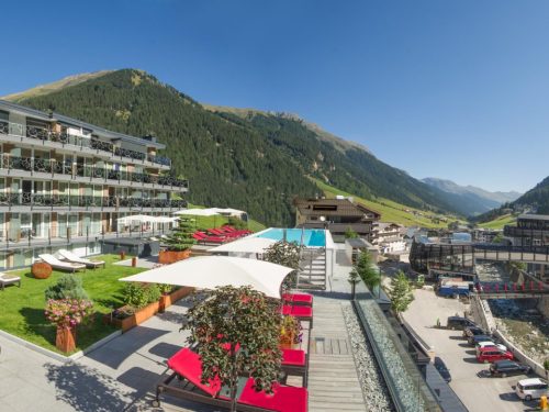 Hotelaanbieders.nl Verblijf in een top beoordeeld 4*-hotel met wellness in Ischgl in Tirol o.b.v. halfpension