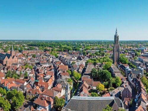 Hotelaanbieders.nl 4*-hotel met heerlijk terras op de Amersfoortse Berg nabij Klein Zwitserland incl. ontbijt & treinretour!