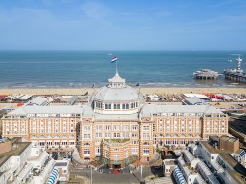 Hotelaanbieders.nl ICONISCH overnachten! ✨ Heerlijk vertoeven in het LUXE 5*- Grand Hotel Amrâth Kurhaus DIRECT aan de pier van Scheveningen! Incl. ontbijt & NS treinretour