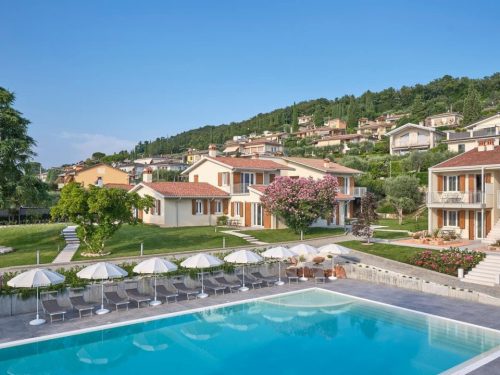 Hotelaanbieders.nl Puur genieten aan het prachtige Gardameer! Verblijf met het hele gezin in een modern appartement in de heuvels & met panoramisch uitzicht!