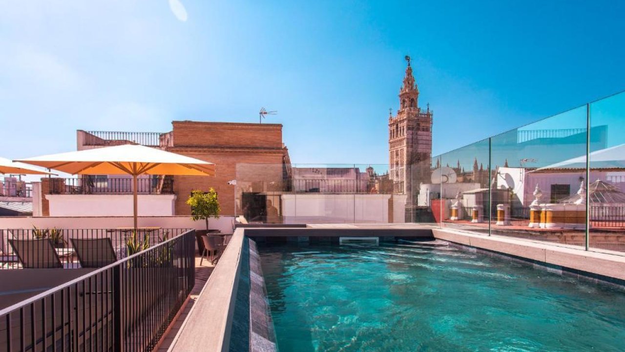 Hotelaanbieders.nl Sunny Sevilla ☀️ Boutique hotel met DAKTERRAS op TOPLOCATIE midden in Sevilla incl. vlucht en ontbijt 1 Hotelaanbieders.nl Sunny Sevilla ☀️ Boutique hotel met DAKTERRAS op TOPLOCATIE midden in Sevilla incl. vlucht en ontbijt