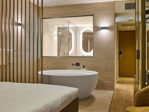 Hotelaanbieders.nl Heerlijk ontspannen! Nieuwe Superior kamer met BUBBELBAD in een LUXE 4*-hotel in het centrum van Eindhoven incl. ontbijt