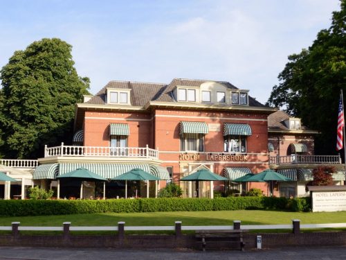 Hotelaanbieders.nl Kom heerlijk tot rust in Het Gooi in een villa op loopafstand van het station incl. ontbijt & NS treinretour!