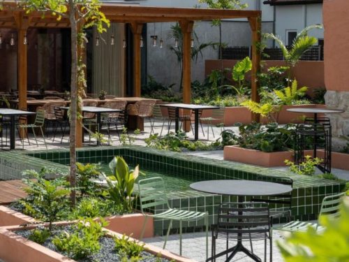 Hotelaanbieders.nl Porto's best kept secret! Botanisch 4*-hotel met BINNENTUIN in de hippe Baixa-wijk incl. vlucht & ontbijt
